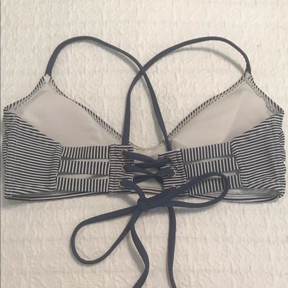 Bikini - Picture 3 of 5